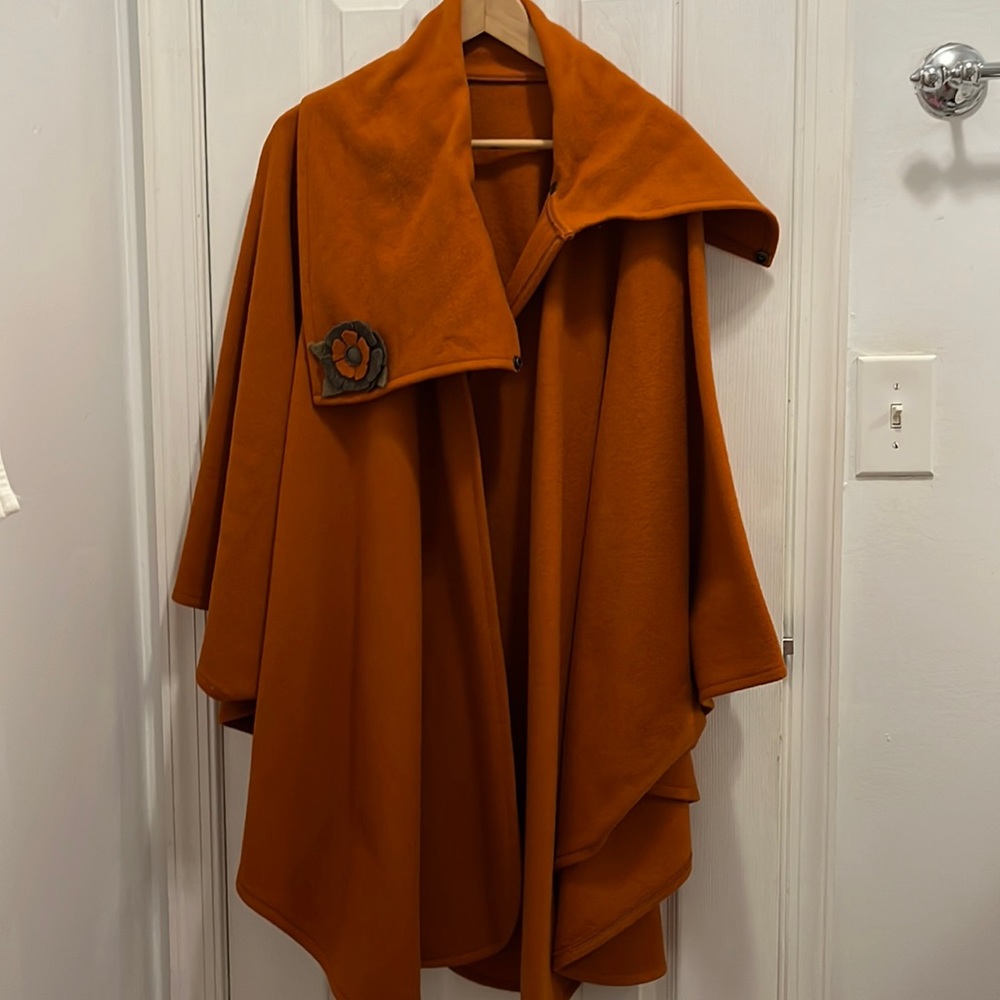 Women’s cape size 20,